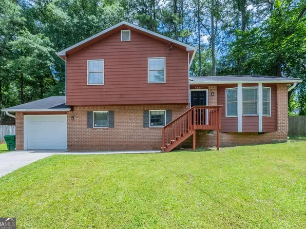 5207 Shawn Ln, Stone Mountain, GA 30088