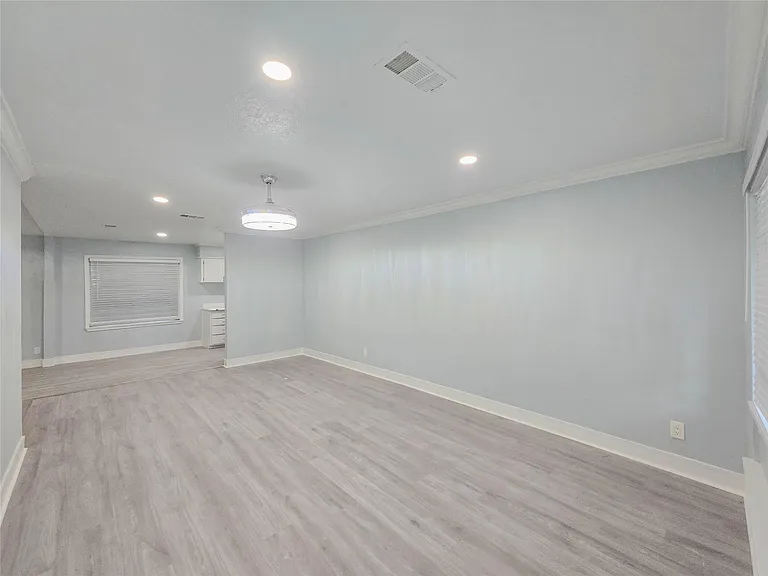 7007 Bellaire Blvd — Photo 2