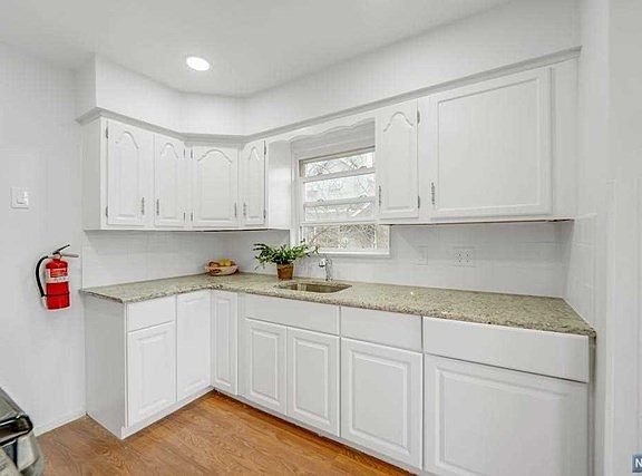 3rd image of 607 Marin Ave Floor 2