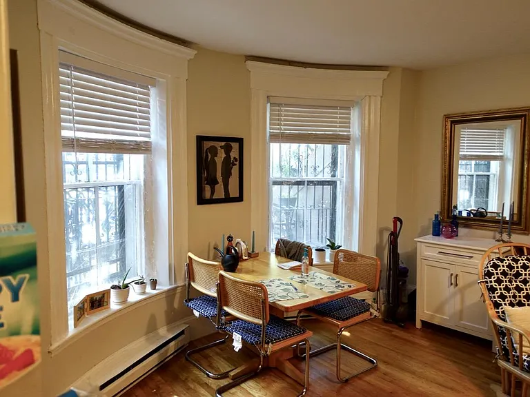 3 Concord Sq #1 — Photo 2