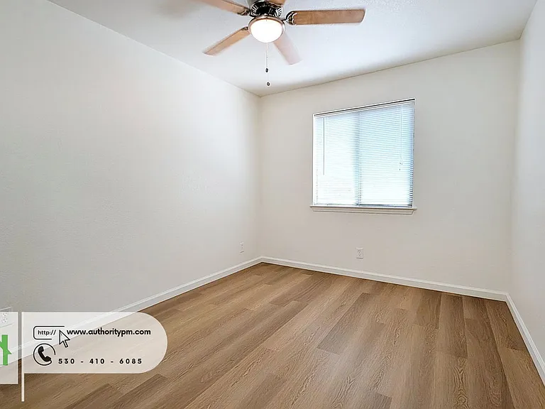 1027 Goodview Way — Photo 8