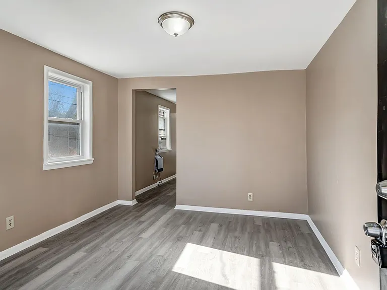 2911 Clifton Ave #A — Photo 2