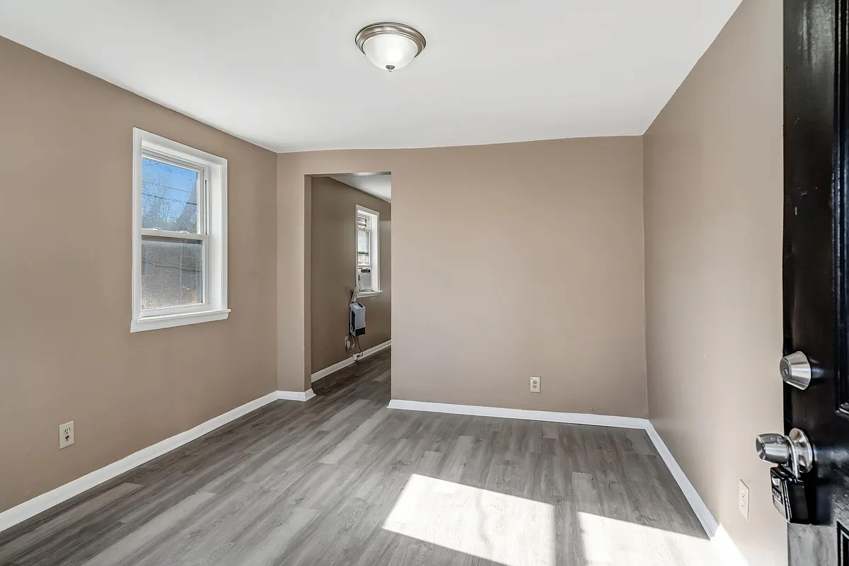 Building Photo - 2911 Clifton Ave #A
