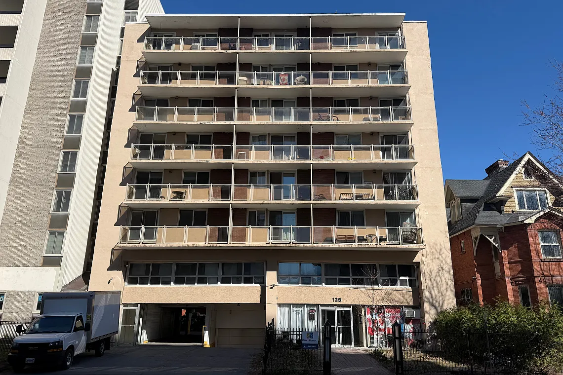 125 Somerset St. W. — Photo 1