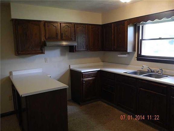 4th image of 211 S Poplar St