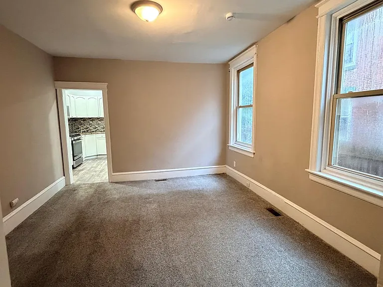 20 Laurel St — Photo 3