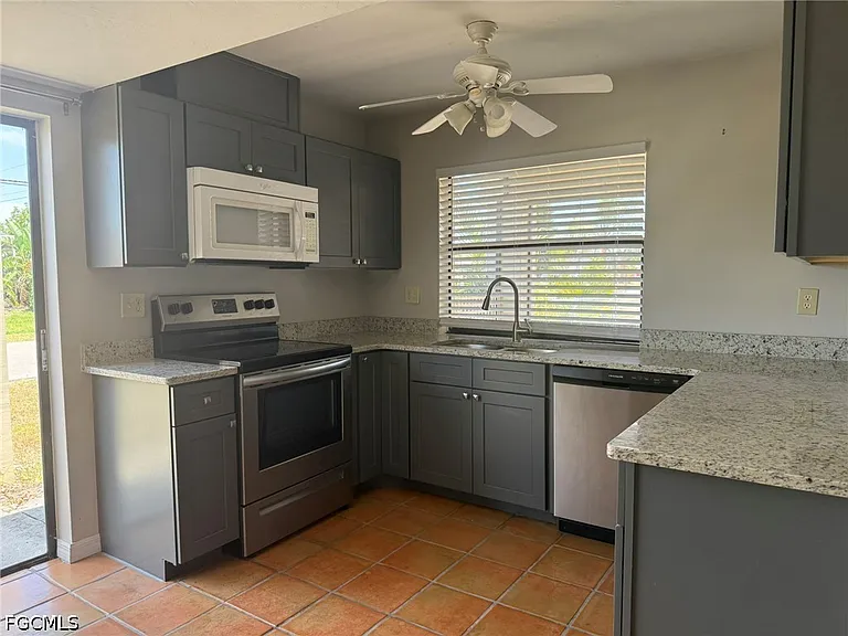 4003 SE 2nd Ave — Photo 5