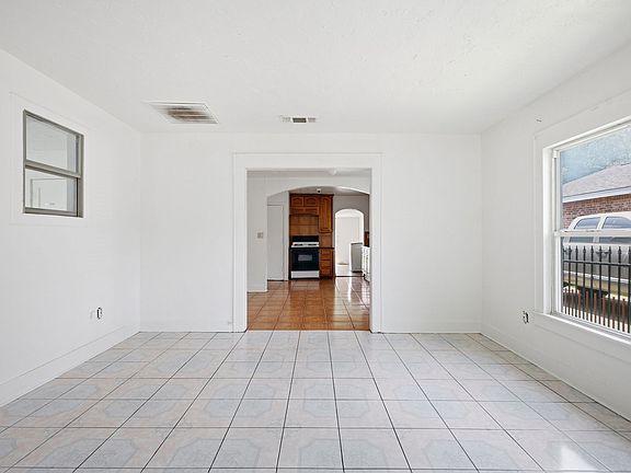 2nd image of 2634 Emmett St
