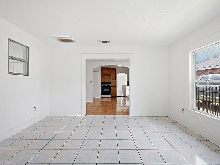 2634 Emmett St — Photo 2
