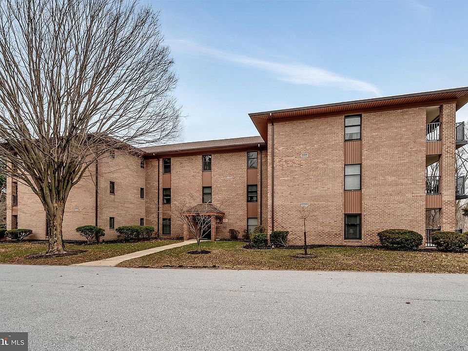 1st image of 3201 Falcon Ln APT 306