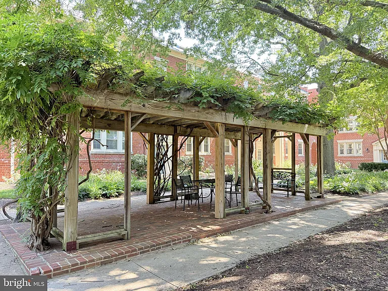 1407 E Abingdon Dr #4 — Photo 22