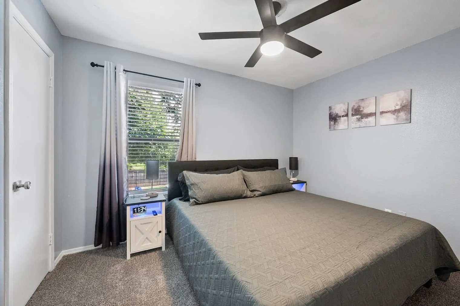 2 bed, 1.0 bath, 979 sqft, $5,792 — Photo 4