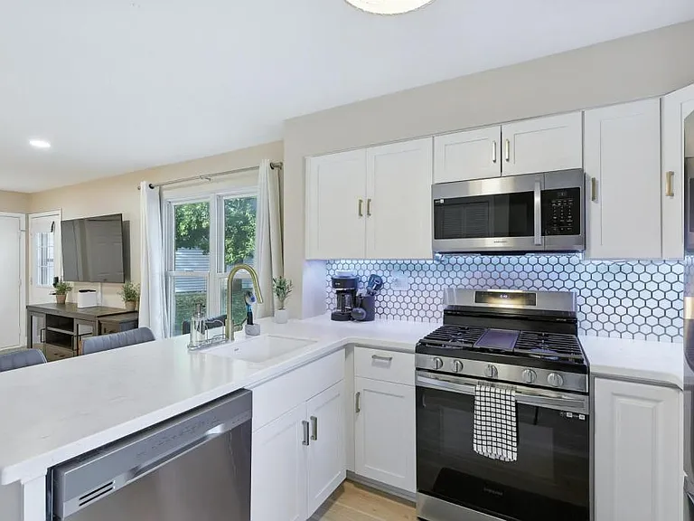 2621 Wingate Ct — Photo 6