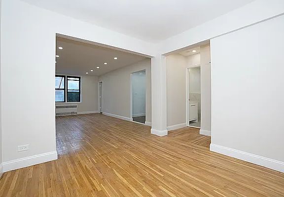 4th image of 1840 E 13th St APT 2W