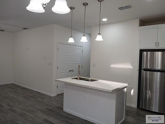 5th image of 605 W Cypress Ave #B