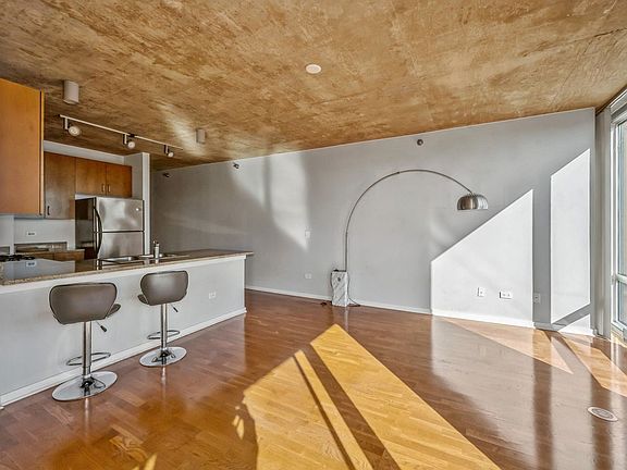 2nd image of 611 S Wells St #2701