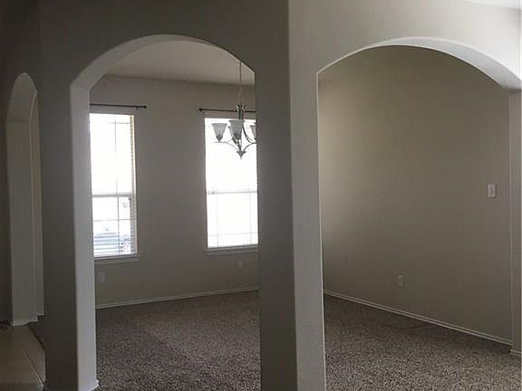 4th image of 2609 Black Orchid Dr