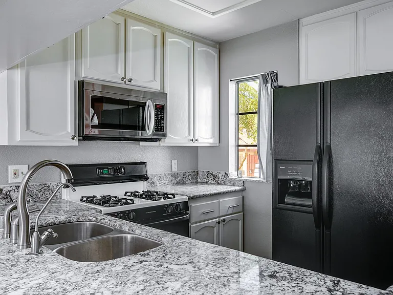 9310 Towne Centre Dr #70 — Photo 5