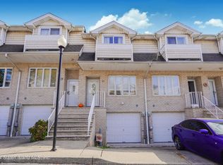 21 Navigator Ct, Staten Island, NY 10309