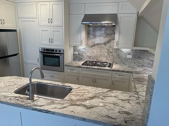 2nd image of 378 Lombard St