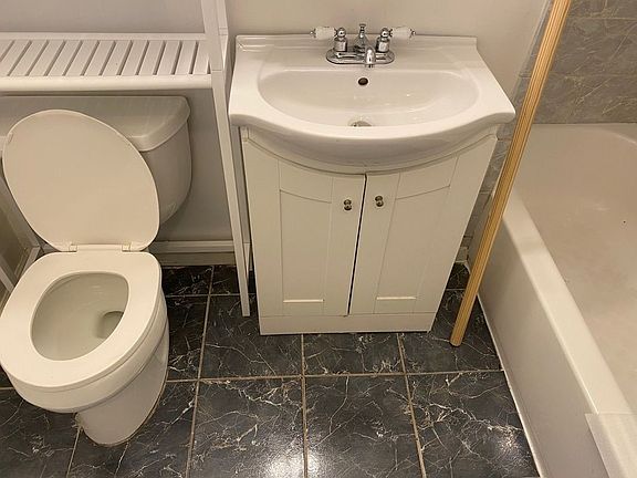 4th image of 57 Bartlett Pl #1R