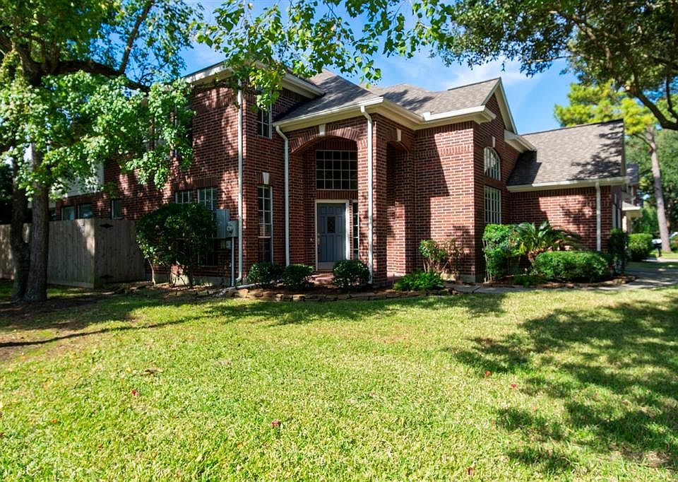 FABULOUS CUB APPEAL WITH THIS BEAUTIFUL HOME