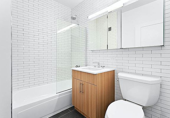 3rd image of 200 E 87th St APT 21A