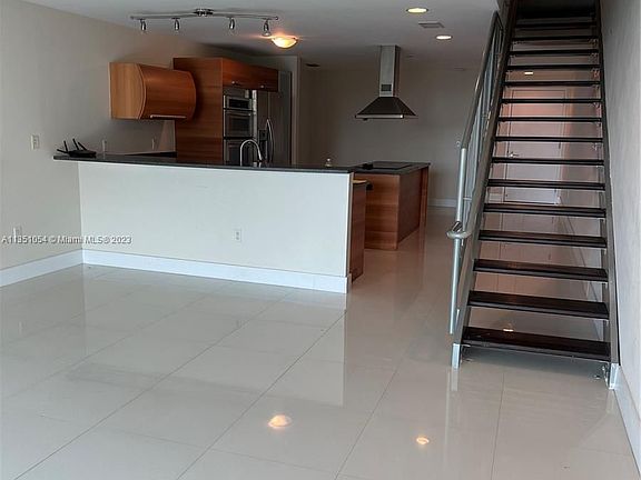 4th image of 2950 NE 188th St APT 311