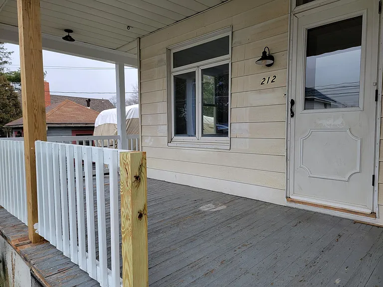 212 W Main St — Photo 2