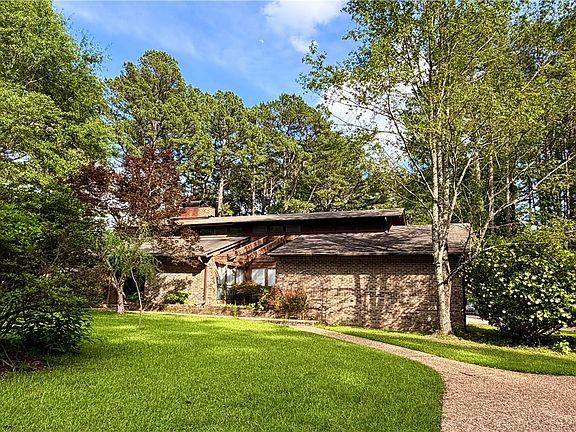 3rd image of 1765 Hollyhill Dr