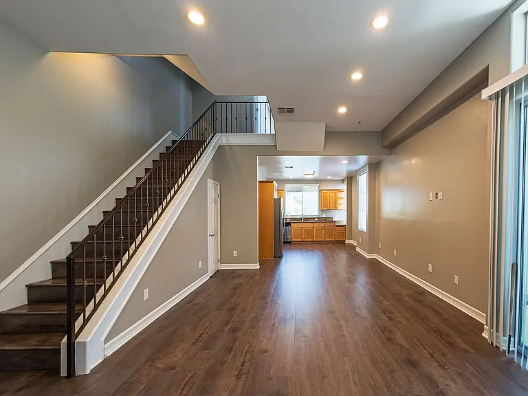 5237 Willowcrest Ave — Photo 2