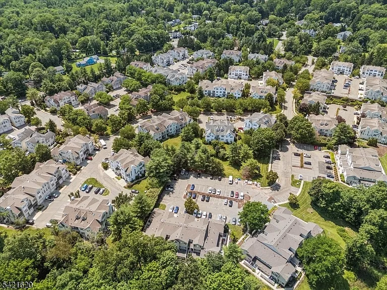 82 Hancock Dr — Photo 39
