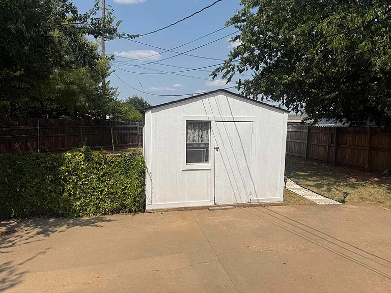 2808 Stearns Ave — Photo 2