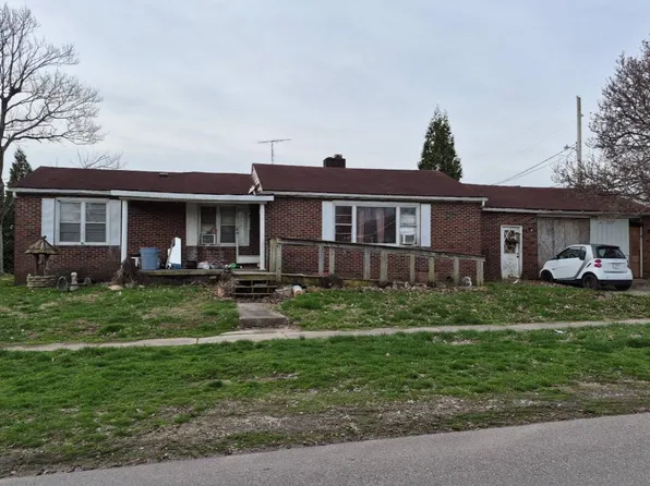 490 10th St NE, Linton, IN 47441