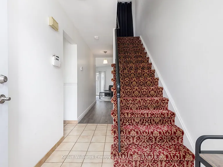 660 Grey St #B — Photo 10