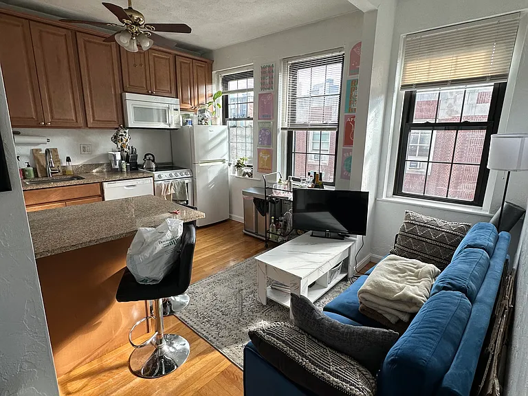 9 Charter St #4F — Photo 3