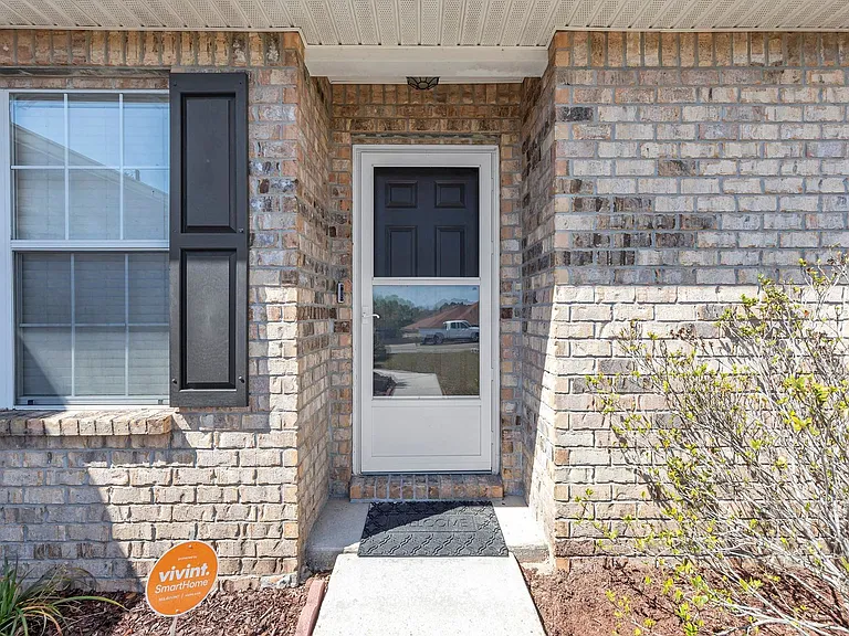 221 Trish Dr — Photo 4