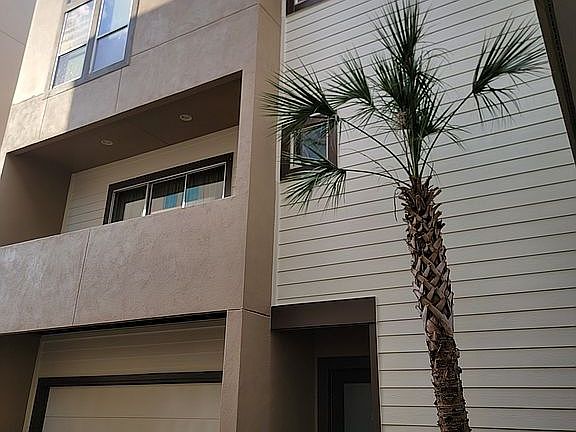 2nd image of 220 Malone Ave #D