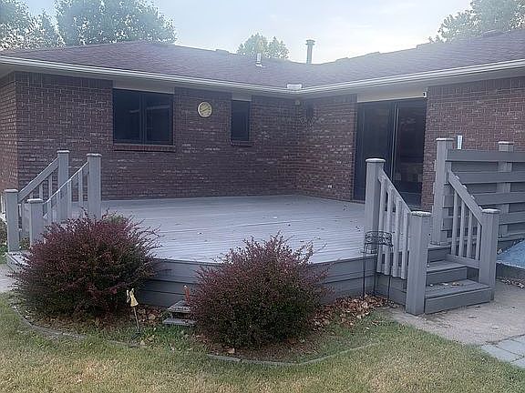 4th image of 332 College View Dr