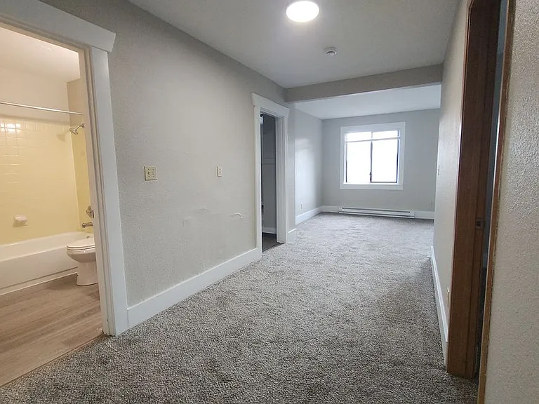 Florence Apartments — Photo 38