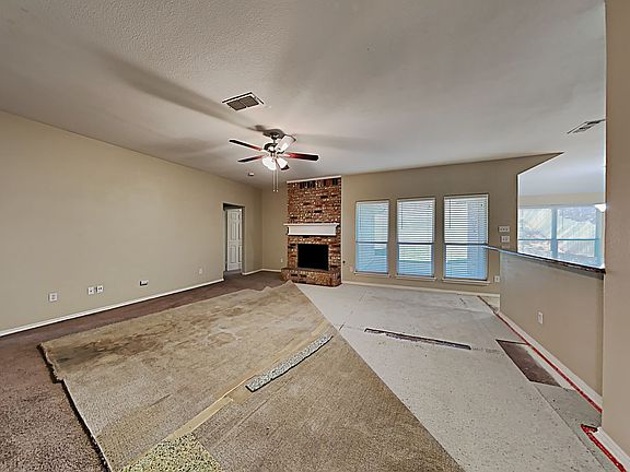 4th image of 1016 Hidden Oaks Dr
