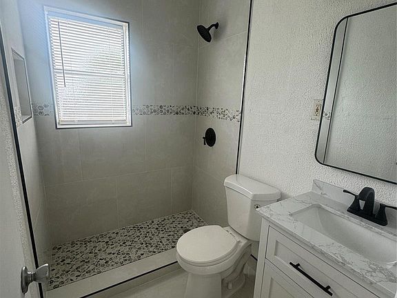 4th image of 550 NW 15th Court