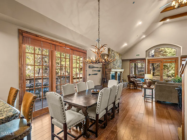 1704 E Trade Winds Ct — Photo 15