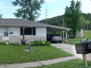 831 Ewing Rd, Manhattan, KS 66502