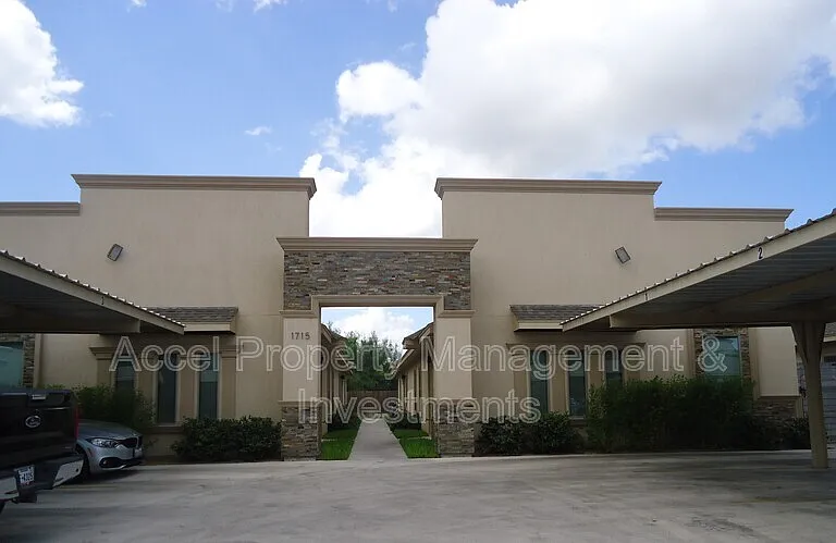 1715 W Smith Dr #2 — Photo 1