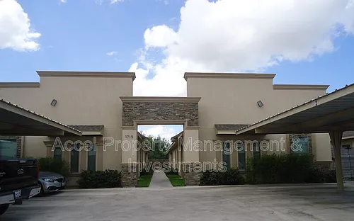 1715 W Smith Dr #2 Photo 1
