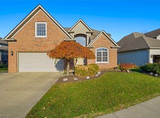 4221 Queens Gate, Avon, OH 44011