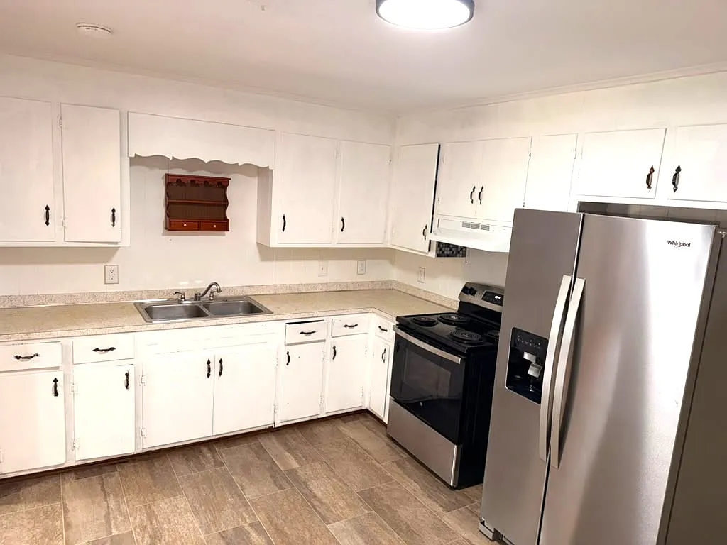 3 bed, 1005 sqft, $1,400 — Photo 2