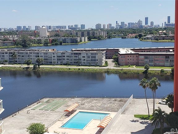 3rd image of 1301 Miami Gardens Dr APT 1223W