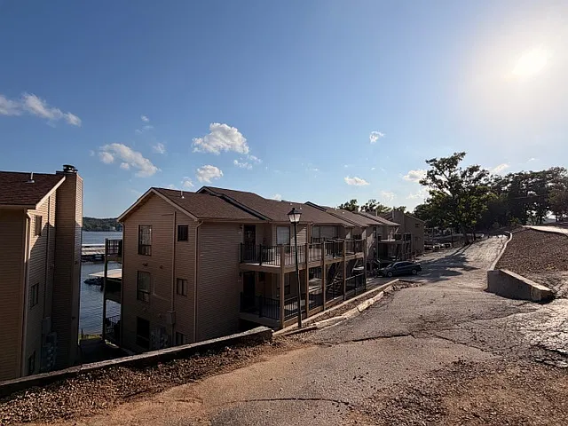 2 bed, 950 sqft, $1,800 — Photo 3